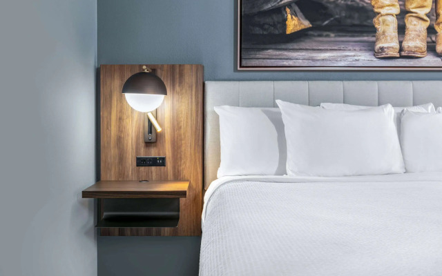 La Quinta Inn & Suites by Wyndham Decatur
