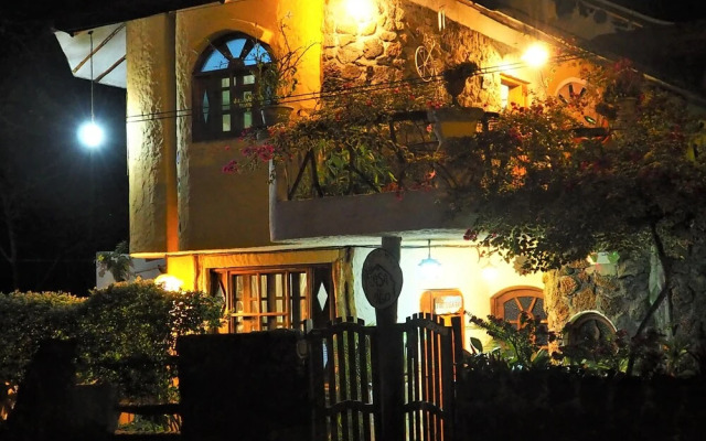 Casa del Lago Lodging House
