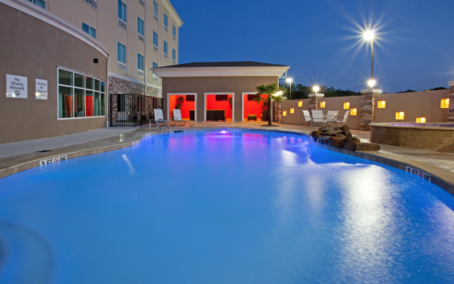 Holiday Inn Express - Suites Houston Space Ce