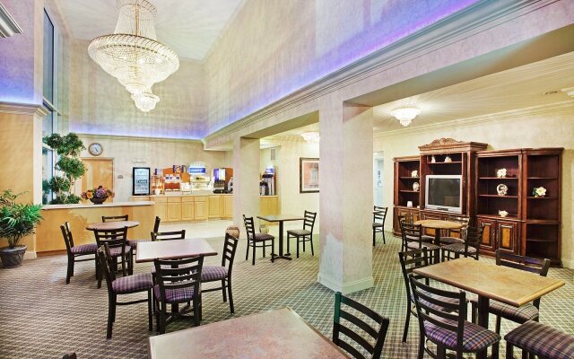 Holiday Inn Express & Suites London by IHG