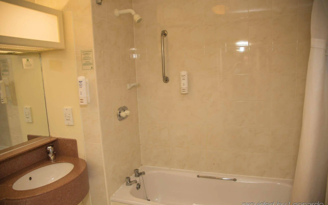 OYO Tong Park Hotel