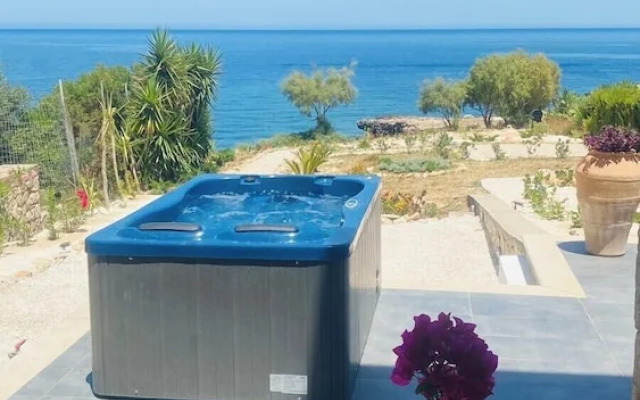Terra Petra Villa - The Seafront Retreat