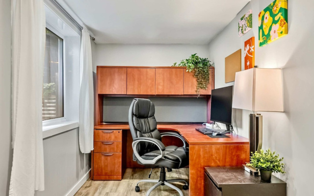 The Owlet Nwcalgary Queenbd Privatesuite