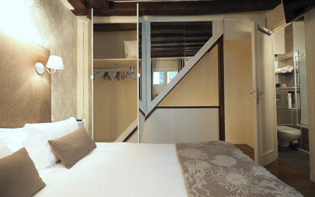 Louvre Parisian ChicSuites