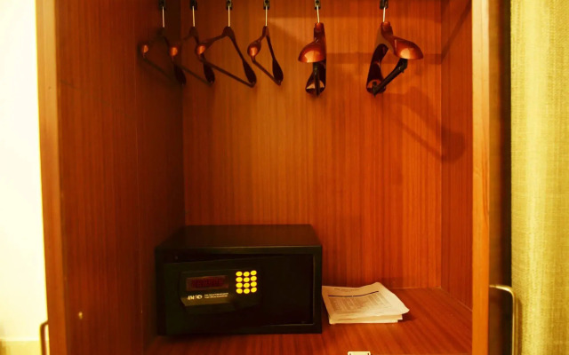 Mint Hotel Premia