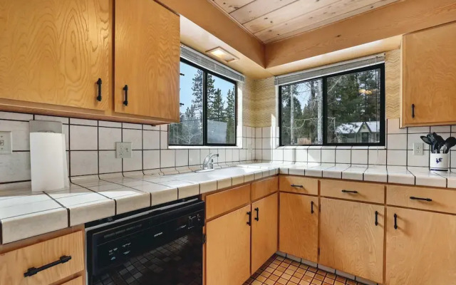 Tahoe Forest Chalet 3BR House w/ Mountain Views