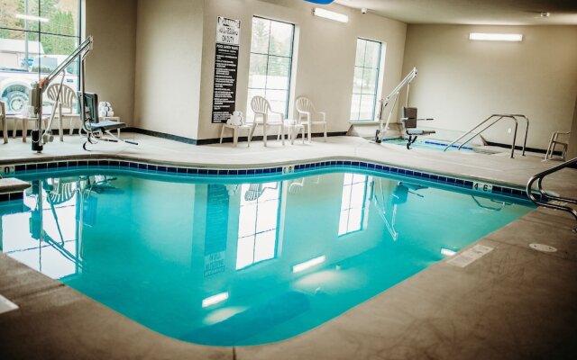 Cobblestone Hotel & Suites - International Falls