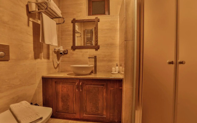 Milat Cave Hotel