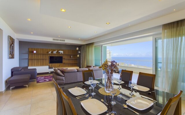 Luxury Seafront Oasis in Central Sliema with Pool