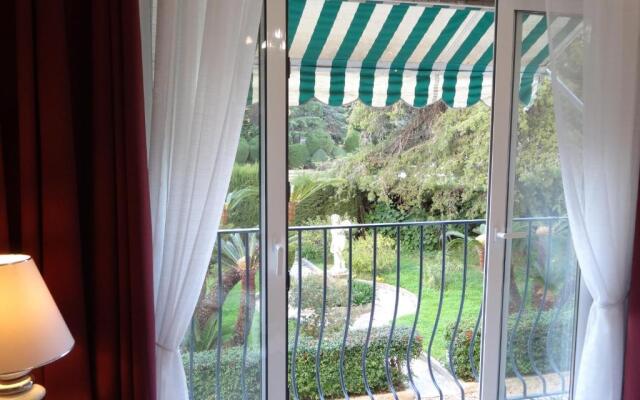 LES GRANDS CEDRES C1 7 Avenue de Fabron