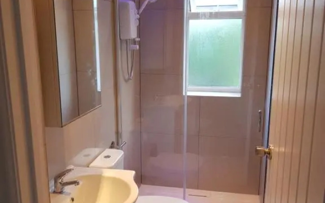 Webb place 2 bedroom apartment !