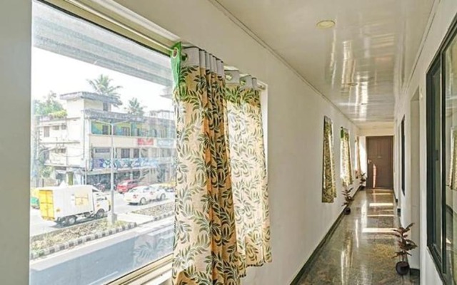 Oyo 90840 Majestic Raja Nagari