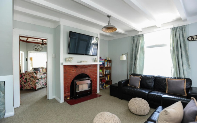 Puriri Downtown Villa - Napier Holiday Home