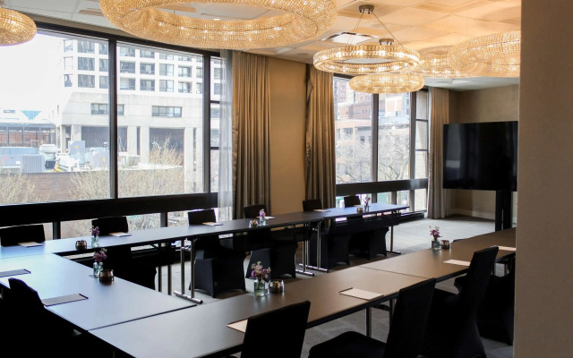 Thompson Chicago, by Hyatt