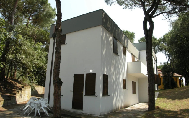 Modern 2 Bedroom Apartment Near Rosolina Beach