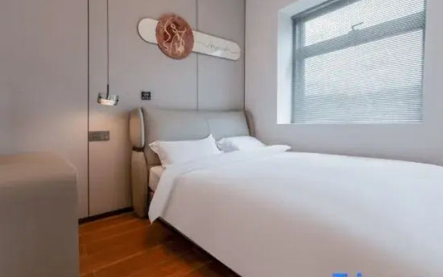 Weier Century Hotel (Dayuecheng Sanya Romance Park)