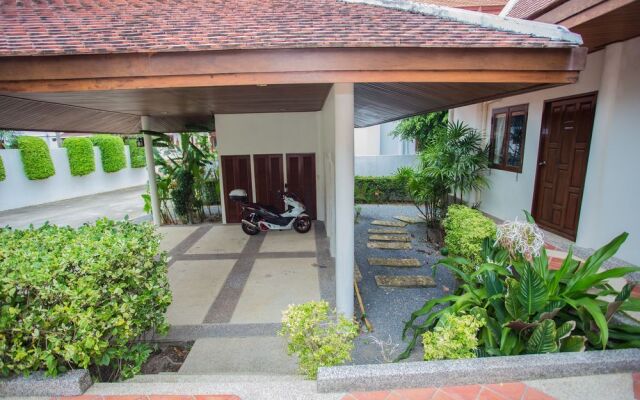 Sirinthara Villa 4 bed pool Nai Harn