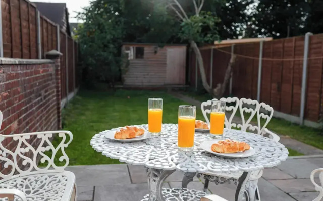 Host Stay Sherrington Road Abode