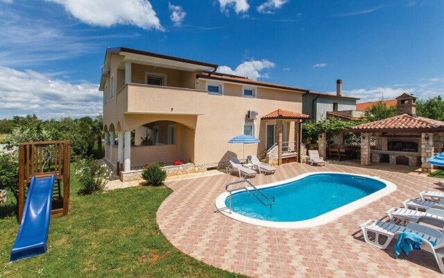 Amazing Home in Nedescina With Wifi and 5 Bedrooms