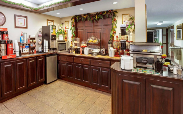 Days Inn by Wyndham Adairsville