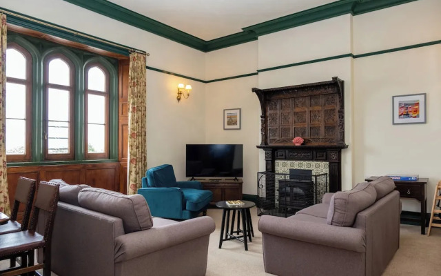 Watermouth Castle, Penn-curzon Apartment