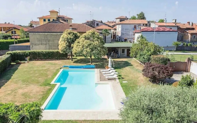 Villa Near Milan With Swimming Pool