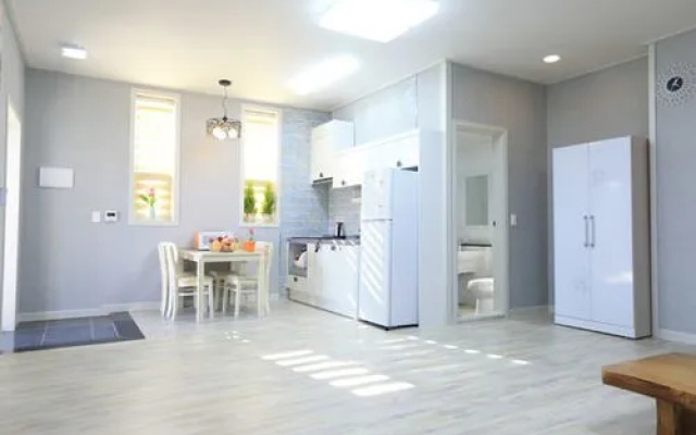 Buan Mohang Crystal Pension