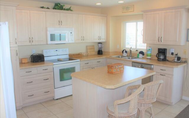 Jamaica Royale 401 - 2 Br Condo