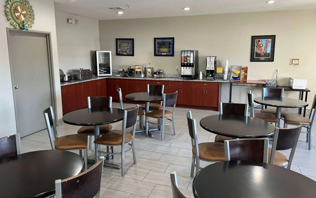 Days Inn by Wyndham near Kansas Speedway