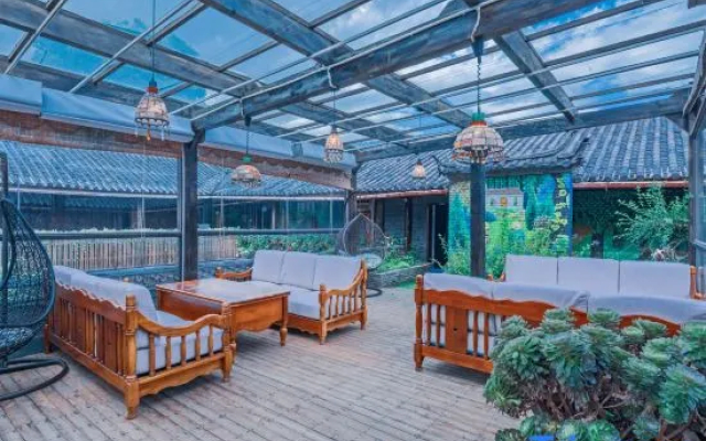 Yulong Qiantang Inn (Lijiang Shuhe Ancient Town)