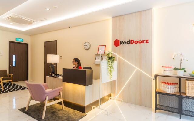 RedDoorz Premium @ Serangoon (SG Clean, Staycation Approved)