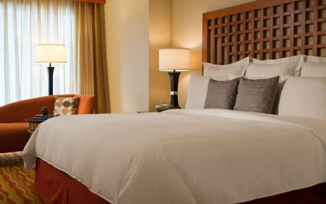 Renaissance® Phoenix Glendale Hotel & Conference Center