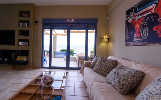 comfortable villa right by the sea