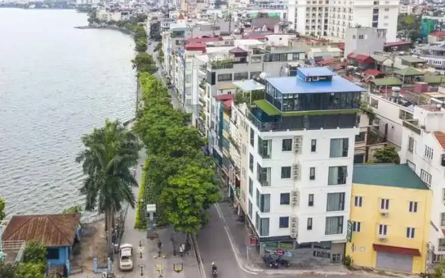 Lake View Hotel