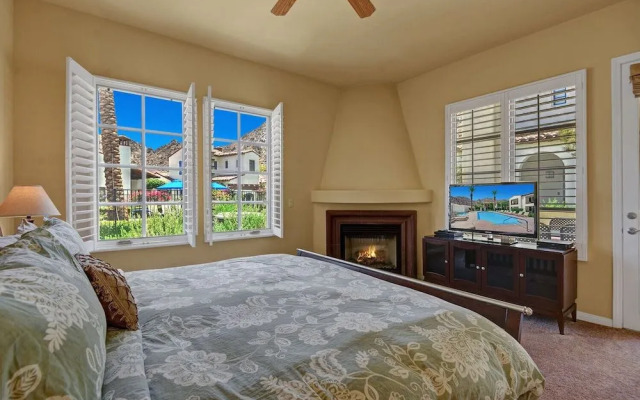 Barefoot Villa Mountain Views & Luxury Spa Access