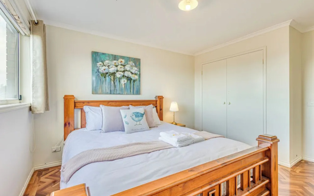 StayAU Family Home in Caroline Springs