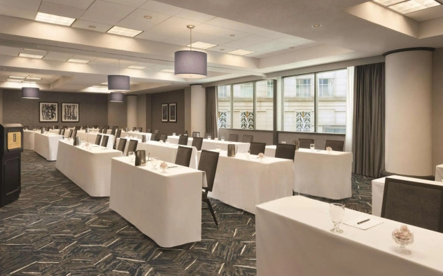 Embassy Suites by Hilton Indianapolis Downtown