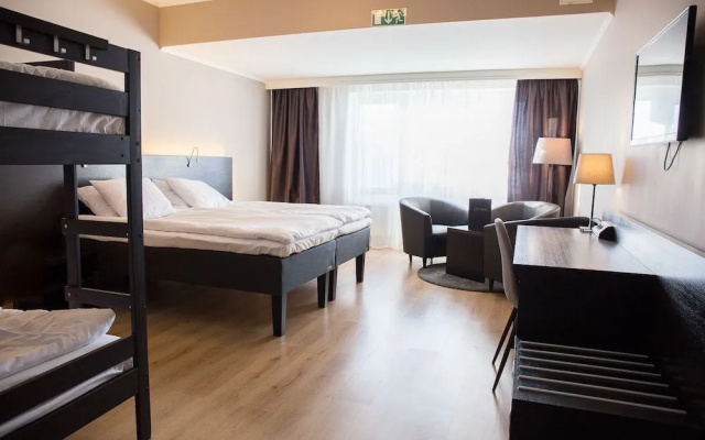Grand Arctic Hotel