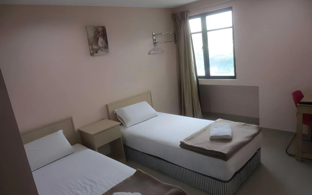 First and New Star Hotel