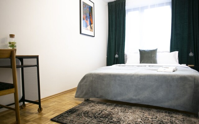 oompH Warsaw Center Well Designed Apt