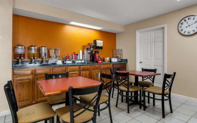 Americas Best Value Inn Montezuma