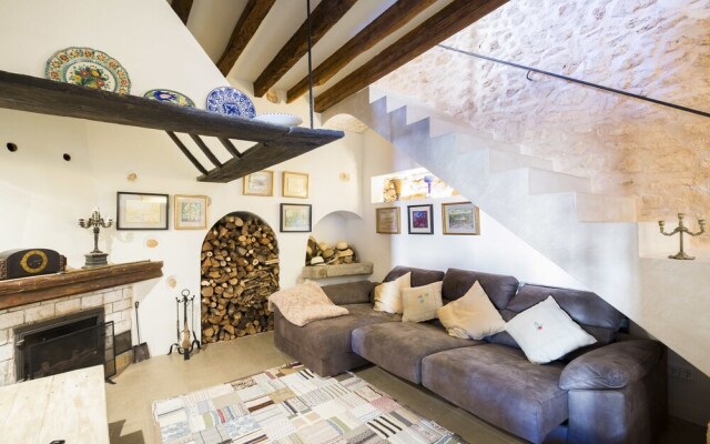 Residence by G Sa Caiassa