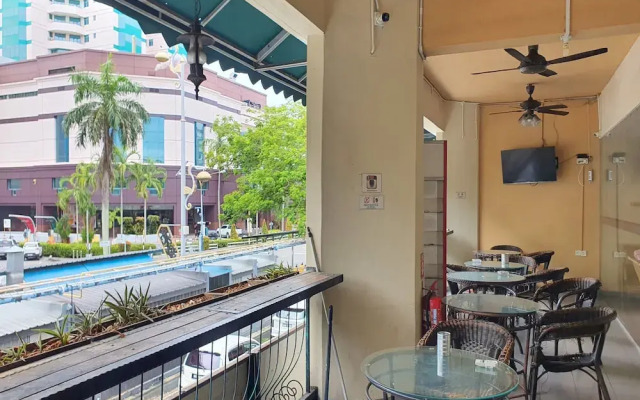 SPOT ON 90984 Gn Homestay