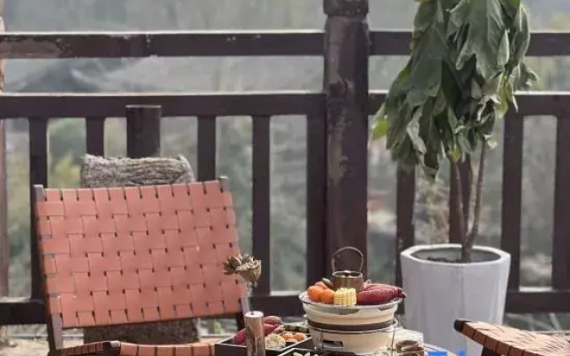 Yunoji Forest Courtyard Homestay (Wufengxi Ancient Town)