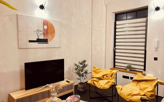 ASTORIA Loft Elite Apartment free parking,AC,Elevatr