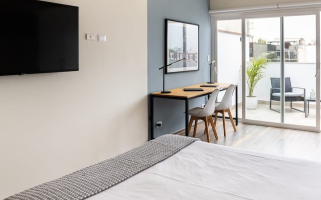 w Great 3BR Duplex With Terrace in Miraflores