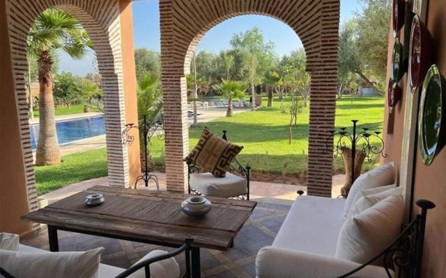 "villa With Heated Pool and Breakfast Included - by Feelluxuryholidays"