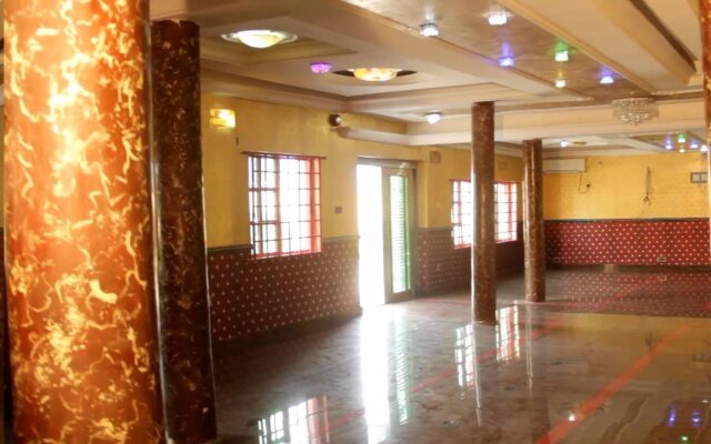 Hi Point Hotel & Suites