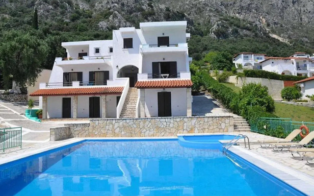 Yannis Servos Barbati Apartments