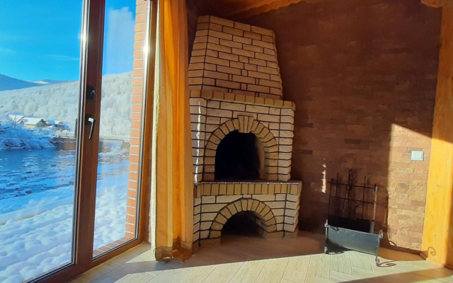 "Обійми гір"Котеджі